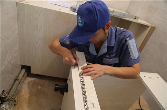 安裝櫥柜拉籃的正確步驟是這樣的！