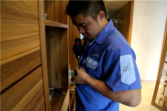 沒有太多的寒暄，馬上投入到工作中