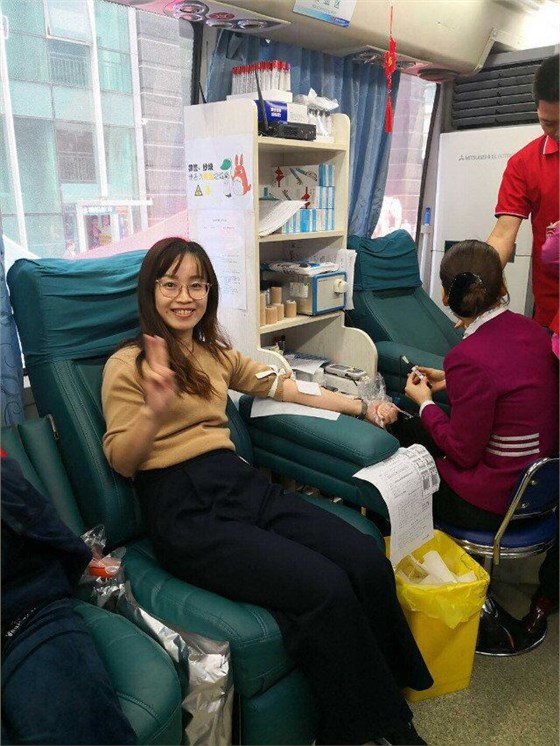 左右手員工獻血中1 左右手員工獻血中1