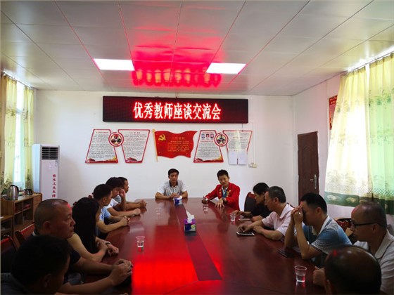 左右手家具安裝創(chuàng)始人盧建華先生情系家鄉(xiāng)愛心助學(xué)1 左右手家具安裝創(chuàng)始人盧建華先生情系家鄉(xiāng)愛心助學(xué)1