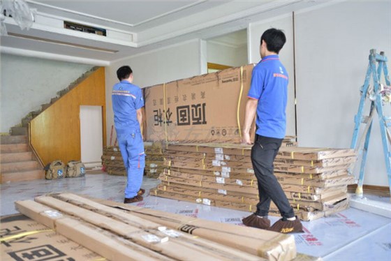 左右手家居安裝公司合作伙伴頂固敲鐘上市，定制家具上市公司再添強(qiáng)將！1