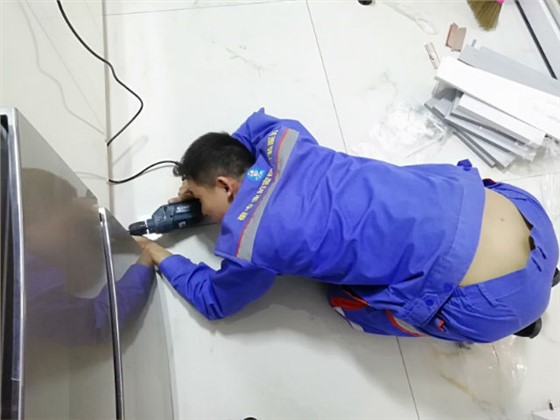 每一次安裝服務(wù)背后，都是安裝師傅們無(wú)數(shù)次的跪地而行3