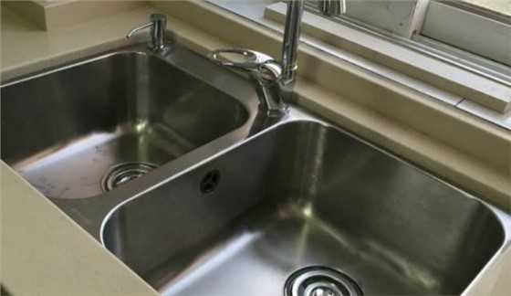 櫥柜臺下盆安裝教程，櫥柜臺下盆怎么安裝才牢固