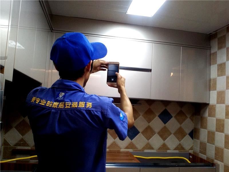 櫥柜安裝現(xiàn)場