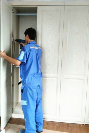 左右手安裝師傅告訴你，定制衣柜安裝需要注意這些