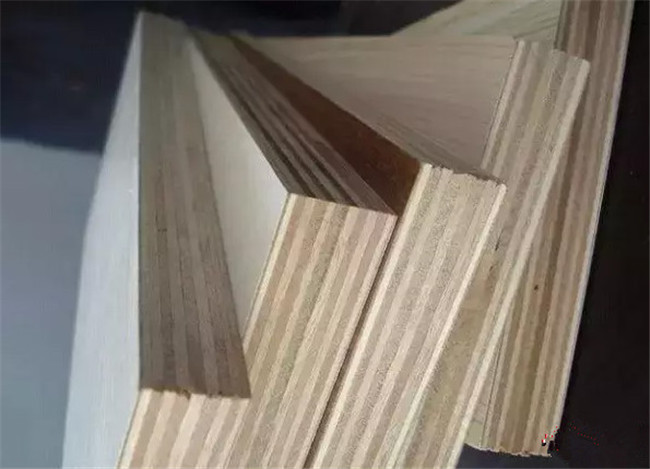 左右手家居安裝師傅告訴你，做衣柜應該用什么板材？