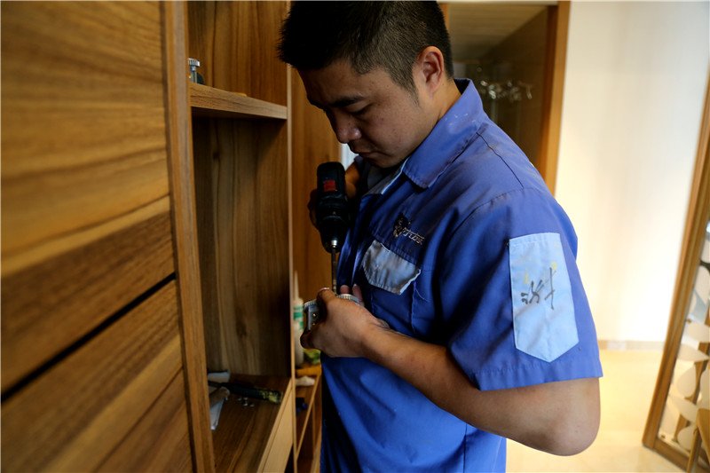 沒有太多的寒暄，馬上投入到工作中