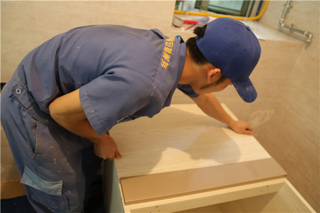 左右手家居安裝師傅教你家具修補小問題，自己動手輕松解決