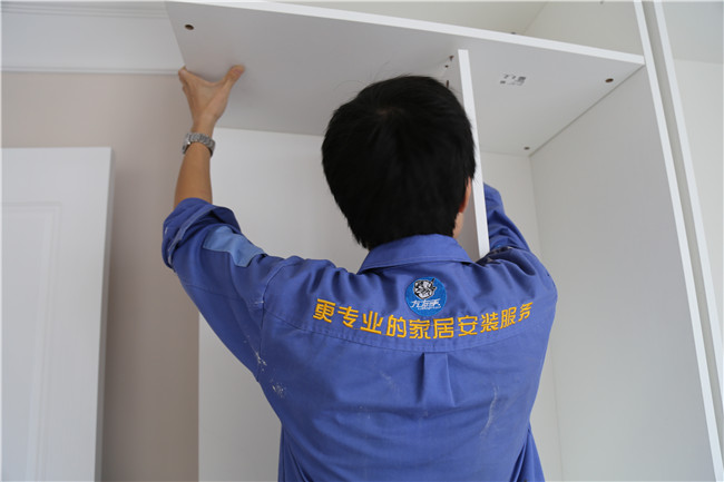 左右手，為您提供更專業(yè)的家具安裝服務