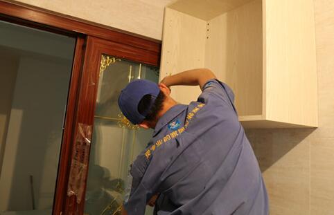 櫥柜安裝師傅告訴你，水泥櫥柜和磚砌櫥柜的優(yōu)缺點