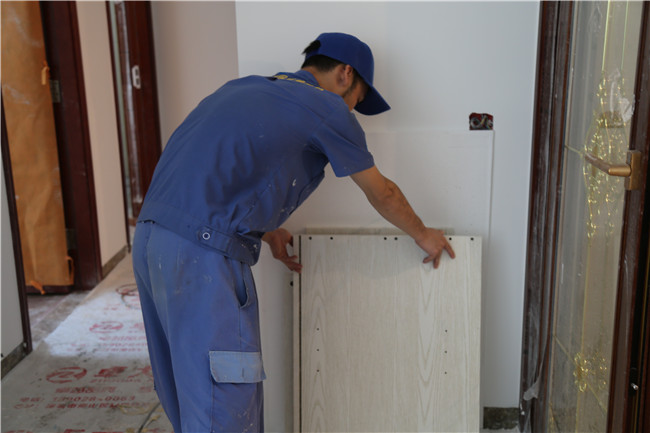 現(xiàn)場直擊辦公家具拆裝步驟，趕緊看過來