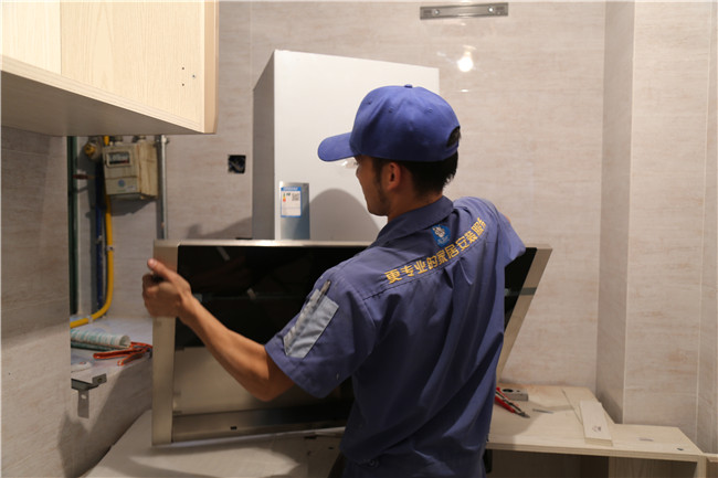 廚房裝修中，先安裝櫥柜還是油煙機(jī)？