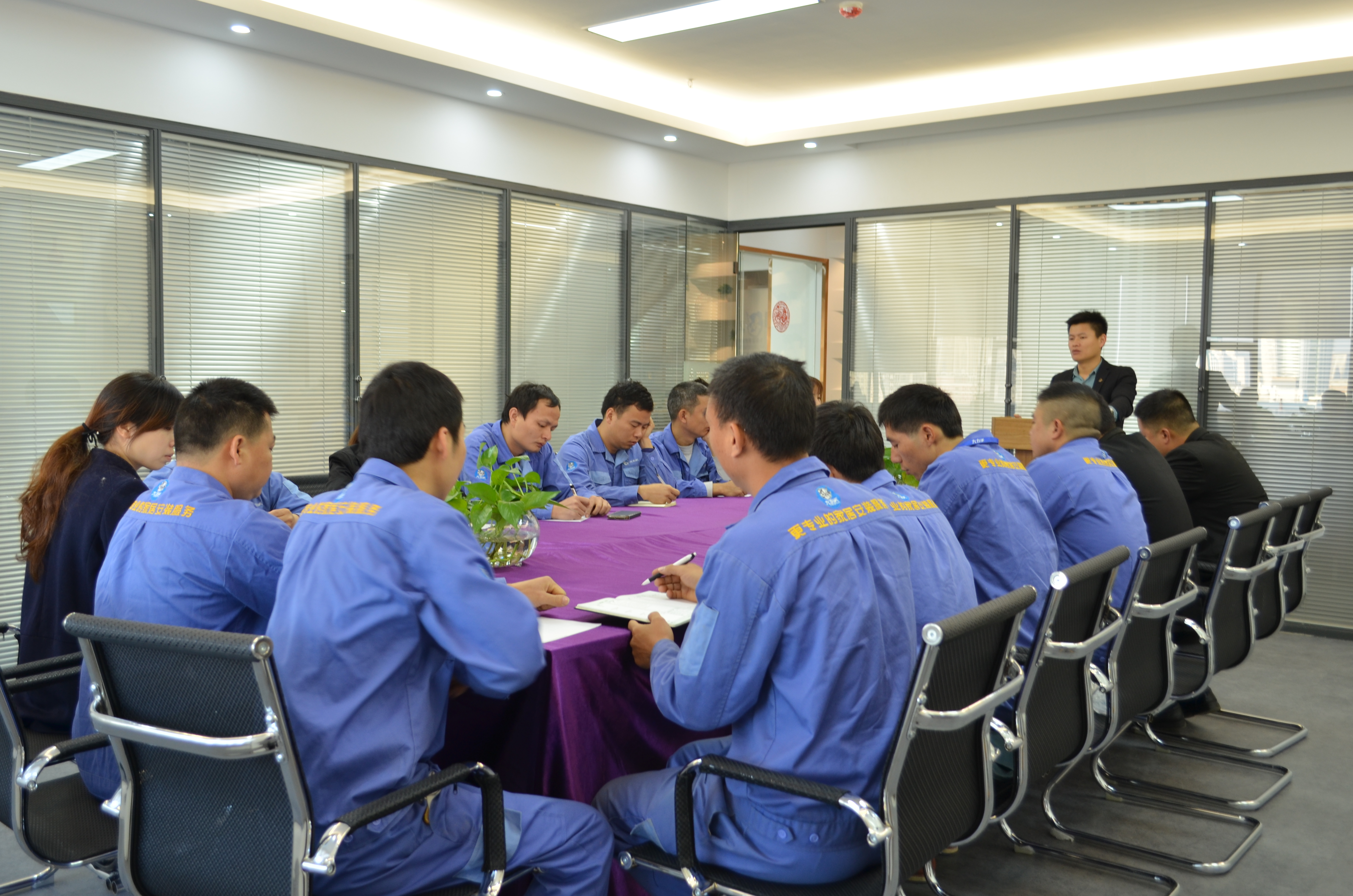 左右手2016年工作總結(jié)暨2017年工作部署大會(huì)順利召開