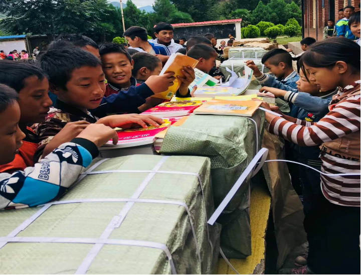 知識(shí)改變命運(yùn)-左右手情系涼山，讓愛飛揚(yáng)