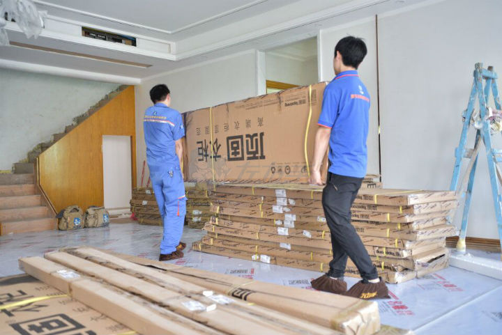 左右手家居安裝公司合作伙伴頂固敲鐘上市，定制家具上市公司再添強(qiáng)將！1