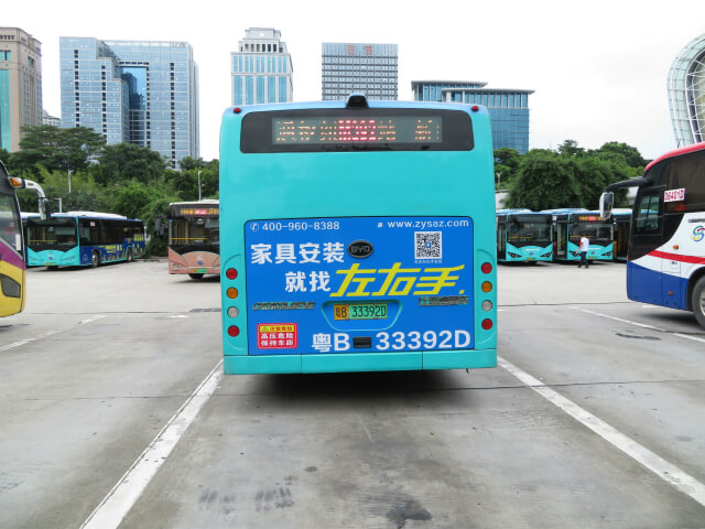 左右手公車廣告震撼上線！