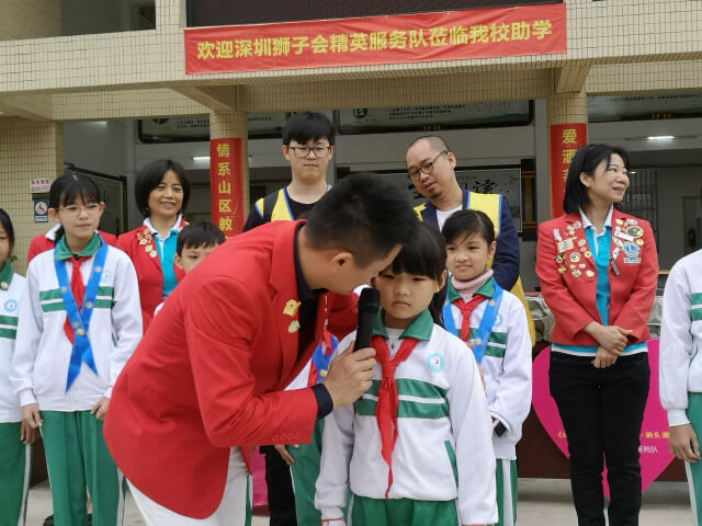 左右手創(chuàng)始人盧建華先生潮汕助學(xué)之行 - 讓愛(ài)伴隨他們成長(zhǎng)！