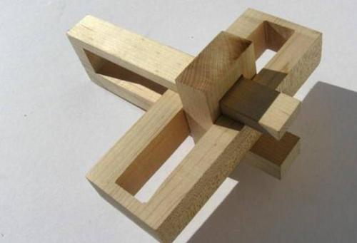 作為紅木家具的靈魂，榫卯的優(yōu)勢及保養(yǎng)維護