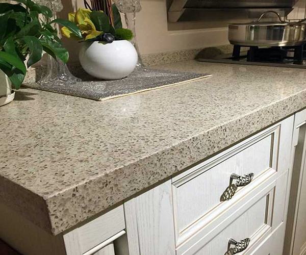 櫥柜臺(tái)面選用哪種材質(zhì)合適，如何安裝櫥柜臺(tái)面呢？