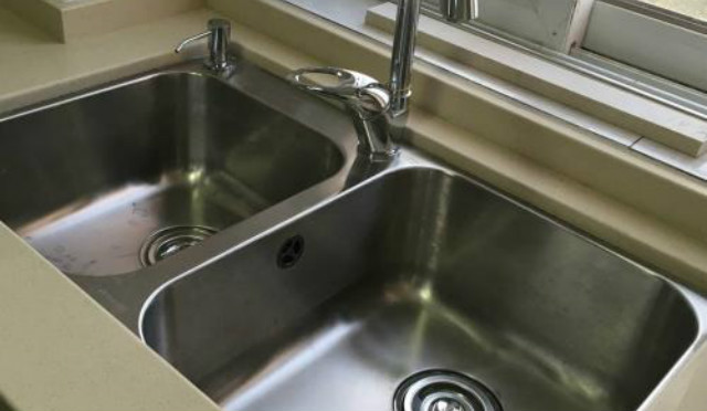 櫥柜臺下盆安裝教程，櫥柜臺下盆怎么安裝才牢固