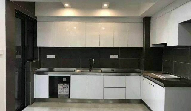 如何進(jìn)行不銹鋼櫥柜臺(tái)面安裝？安裝過程有哪些技巧可以借鑒