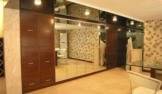 定制衣柜鏡子正確安裝流程，安裝過程分幾步進(jìn)行