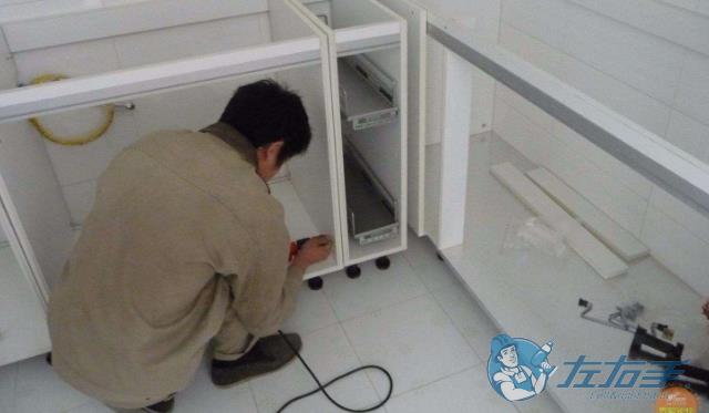 櫥柜上門維修如何收費，櫥柜師傅上門維修報價