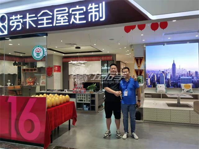 不到2年的時間，他拿下了當(dāng)?shù)厥畮讉€知名商家的訂單