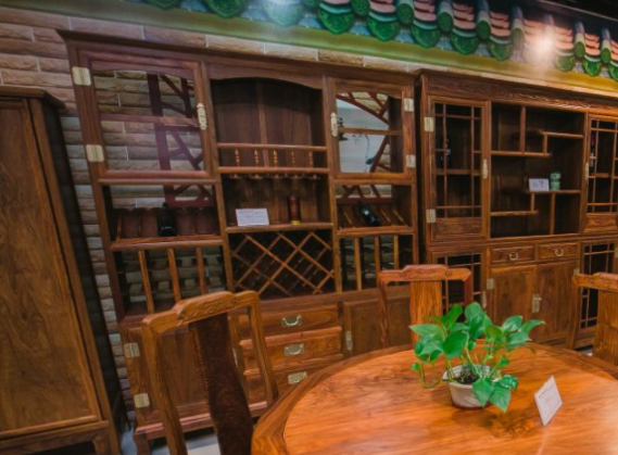 紅木家具高檔定制：紅木家具存在色差，是“天然賣點(diǎn)”還是“濫竽充數(shù)”？