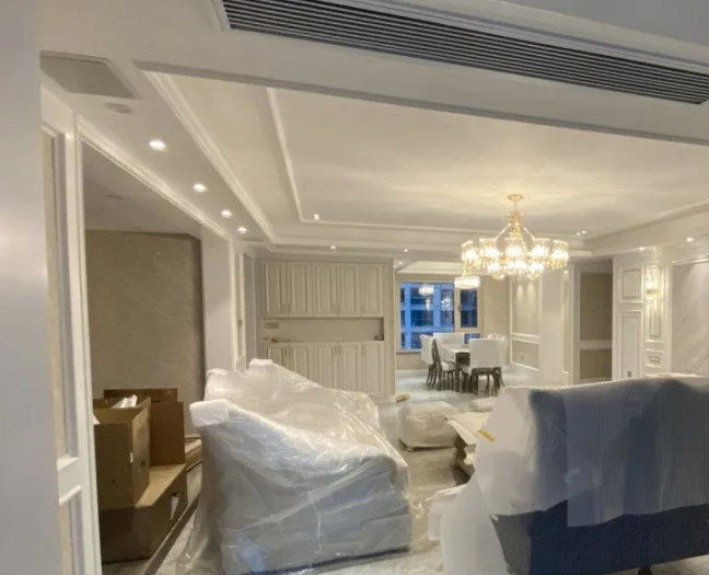 輕奢風(fēng)格時(shí)代：新家裝修輕奢風(fēng)格，家具進(jìn)場晾著通風(fēng)中