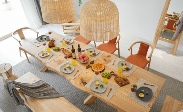 杭州居家裝修：實木家具和原木家具有區(qū)別嗎？