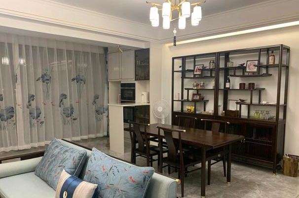 現(xiàn)代中式裝飾：裝修現(xiàn)代中式風(fēng)格，實(shí)木家具簡單上檔次，全屋溫文爾雅又耐看