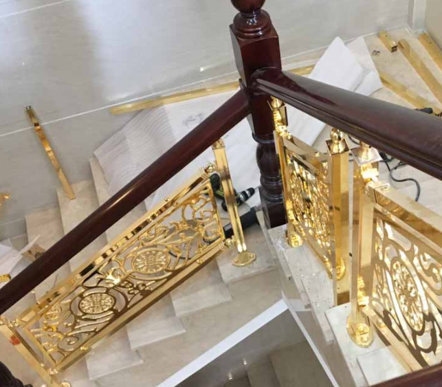 無錫別墅陽光房，別墅樓梯欄桿妥善的保養(yǎng)