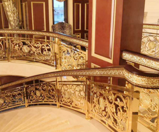 木雕花隔斷，別墅雕花樓梯欄桿要明白保養(yǎng)