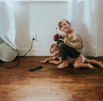 防靜電地板蠟：精油和木地板蠟，哪個(gè)更有效？