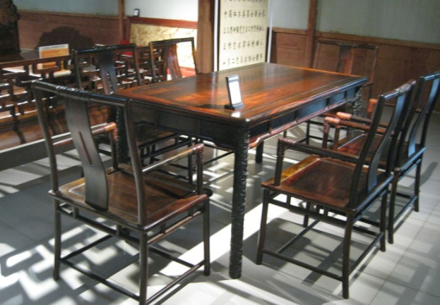 木頭工藝品：開裂的紅木家具就不是好的紅木家具嗎？