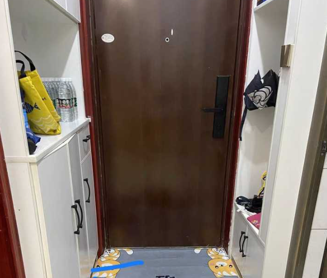 橡膠石蠟油的成分，為什么紅木家具上會(huì)出現(xiàn)白色粉墨?