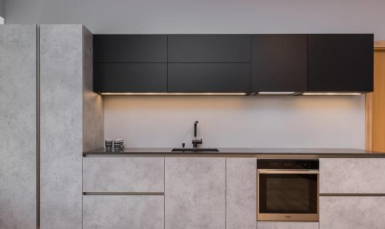 實(shí)木櫥柜安裝，定制櫥柜有哪些坑？