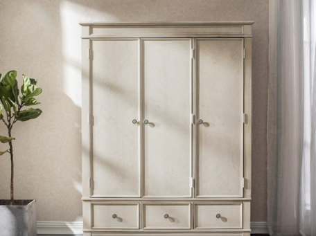 定制衣柜和成品衣柜的優(yōu)缺點(diǎn)，加盟哪個定制衣柜好？