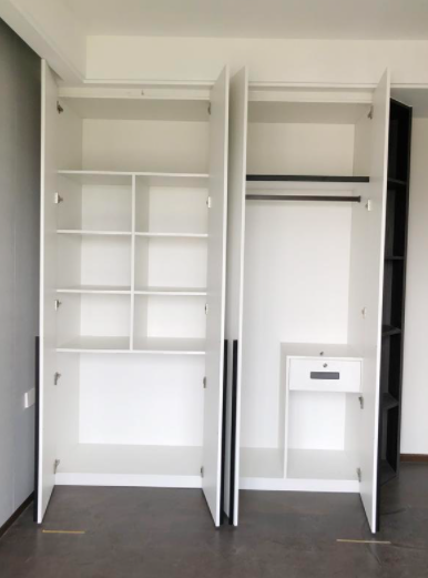 整體四門衣柜品牌，定制衣柜會(huì)取代成品衣柜嗎？