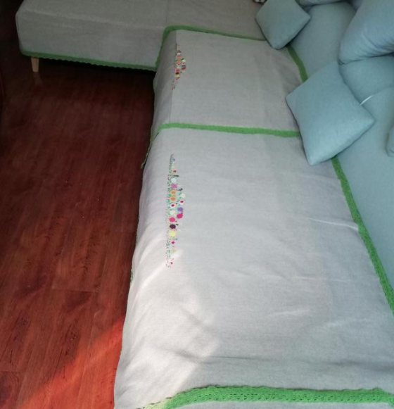 特種繡花制版：手工繡花沙發(fā)墊！