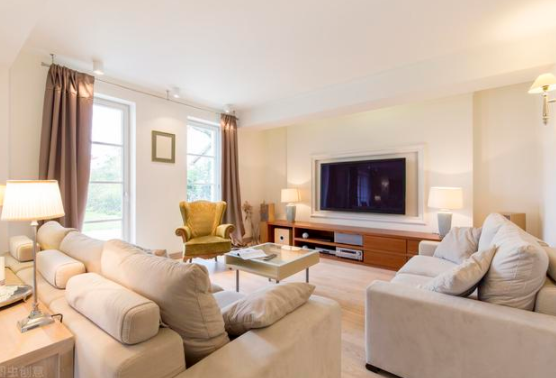 痕跡清理專家：不同材質(zhì)的沙發(fā)清理方式，讓沙發(fā)永遠(yuǎn)清新舒適