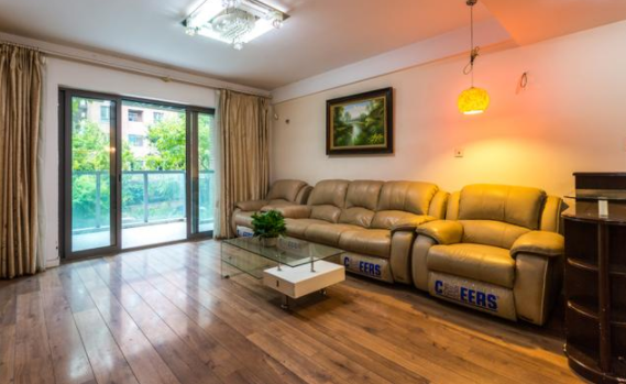 手工布藝家居：皮質(zhì)沙發(fā)不能碰，沙發(fā)要這么買!