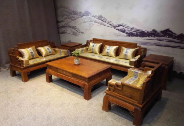 大葉紫檀家具：刺猬紫檀沙發(fā)五件套價(jià)格怎么樣，沙發(fā)保養(yǎng)技巧有哪些呢？