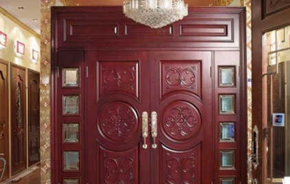 十大生態(tài)門(mén)品牌：實(shí)木門(mén)VS鋁木生態(tài)門(mén)，一場(chǎng)舊王與新秀的較量