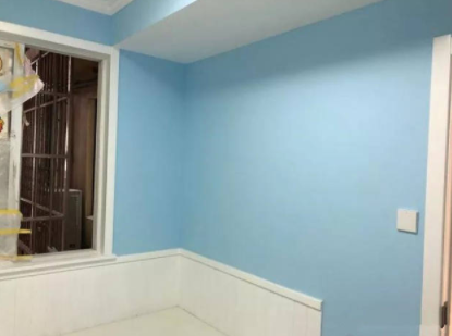 家庭裝修風(fēng)格圖，榻榻米護(hù)墻板選用哪種材質(zhì)好？