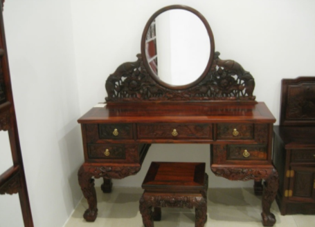 緬甸花梨木家具，緬甸花梨木家具與布藝搭配技巧