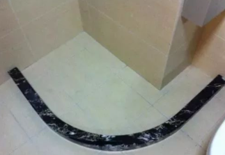 浴室裝修效果圖：你知道淋浴房石材擋水條的重要性嗎？又該如何安裝?