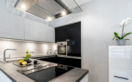 整體櫥柜設(shè)計(jì)：櫥柜實(shí)木門怎么養(yǎng)護(hù)？櫥柜實(shí)木門有哪些優(yōu)點(diǎn)？