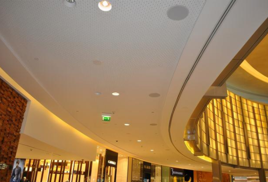 鋁扣板吊頂批發(fā)價格：硅酸鈣板吊頂好還是鋁扣板吊頂好？